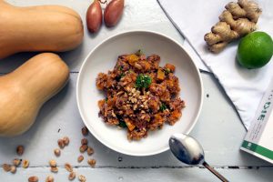 veganer und glutenfreier Kürbis-Linsen-Reis-Salat mit Brokkoli